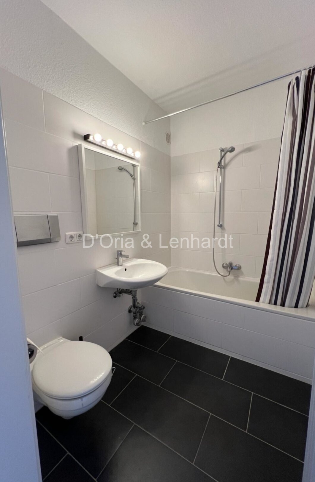 Verkauft ! Zwei Zimmer Wohnung mit Balkon