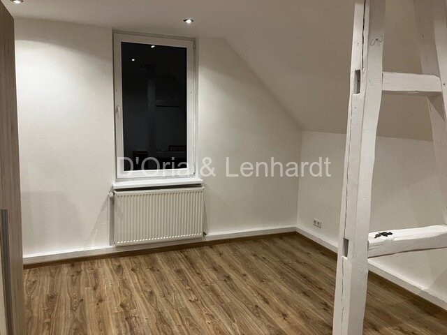 Hochwertig möblierte DG-Wohnung mit Flair